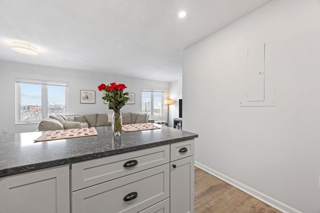 100 Marina Dr 615, Quincy, MA 02171