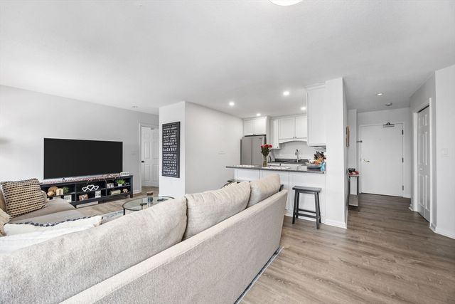 100 Marina Dr 615, Quincy, MA 02171