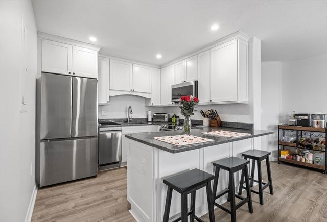 100 Marina Dr 615, Quincy, MA 02171