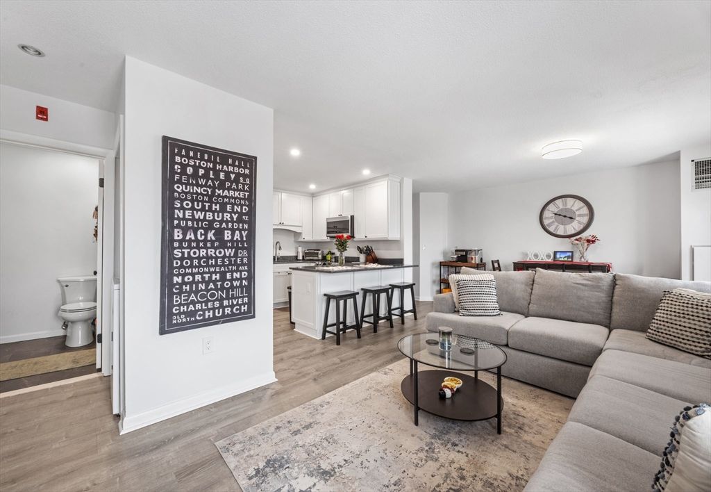 100 Marina Dr 615, Quincy, MA 02171