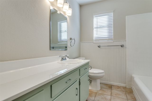 8552 Gibbs Drive, White Settlement, TX 76108