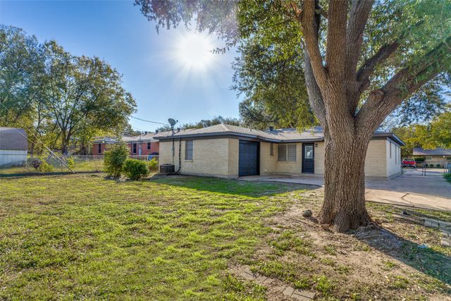 8552 Gibbs Drive, White Settlement, TX 76108