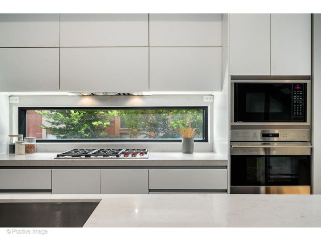 2029 N Hoyne Avenue, Chicago, IL 60647