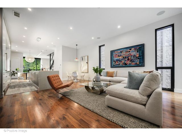 2029 N Hoyne Avenue, Chicago, IL 60647