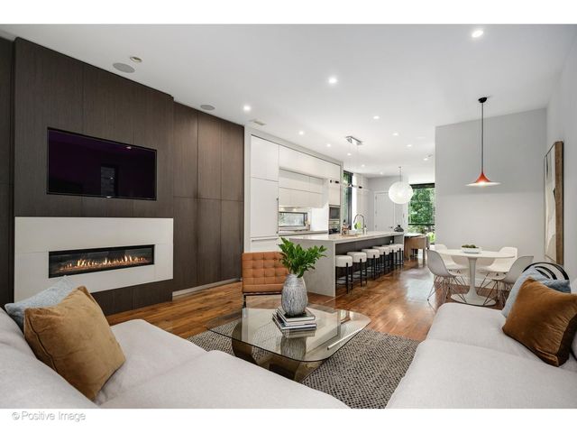 2029 N Hoyne Avenue, Chicago, IL 60647