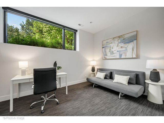2029 N Hoyne Avenue, Chicago, IL 60647