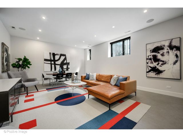 2029 N Hoyne Avenue, Chicago, IL 60647