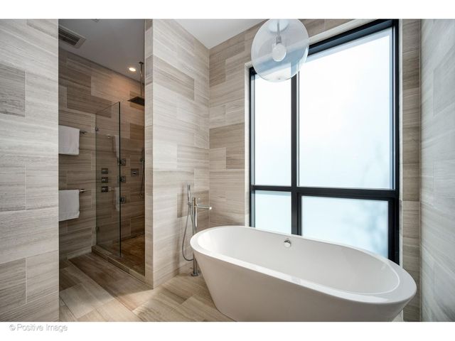 2029 N Hoyne Avenue, Chicago, IL 60647