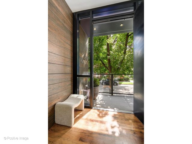 2029 N Hoyne Avenue, Chicago, IL 60647