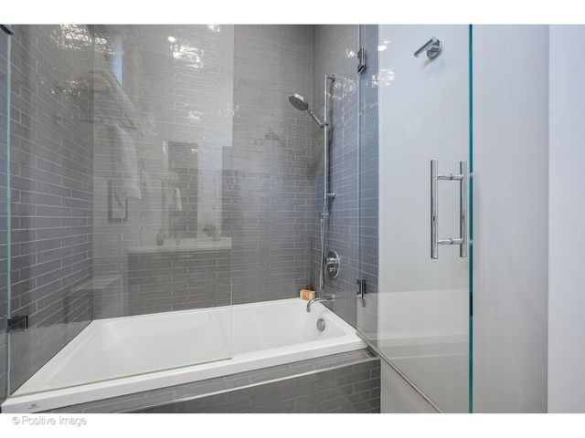 2029 N Hoyne Avenue, Chicago, IL 60647