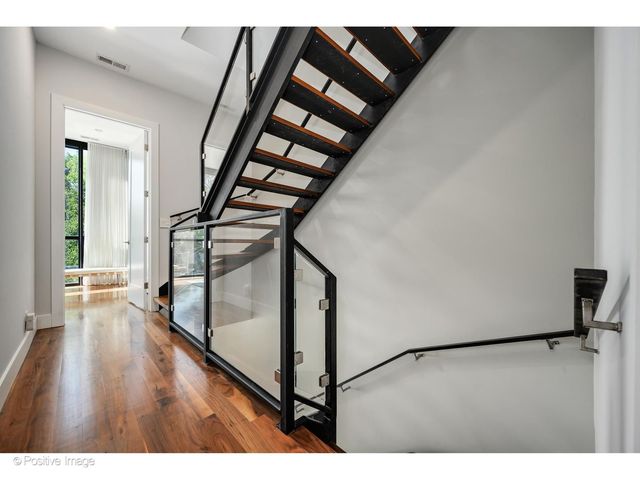 2029 N Hoyne Avenue, Chicago, IL 60647