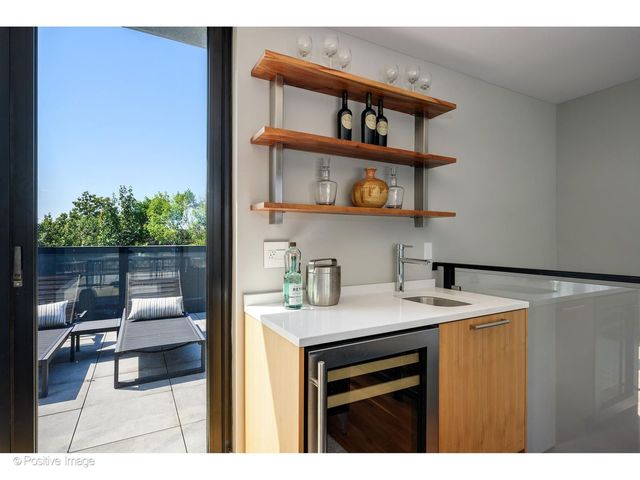 2029 N Hoyne Avenue, Chicago, IL 60647