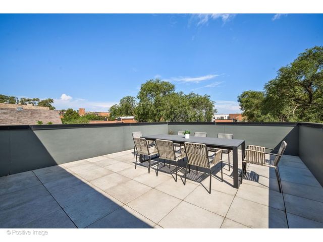 2029 N Hoyne Avenue, Chicago, IL 60647