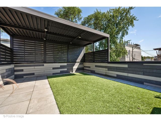2029 N Hoyne Avenue, Chicago, IL 60647