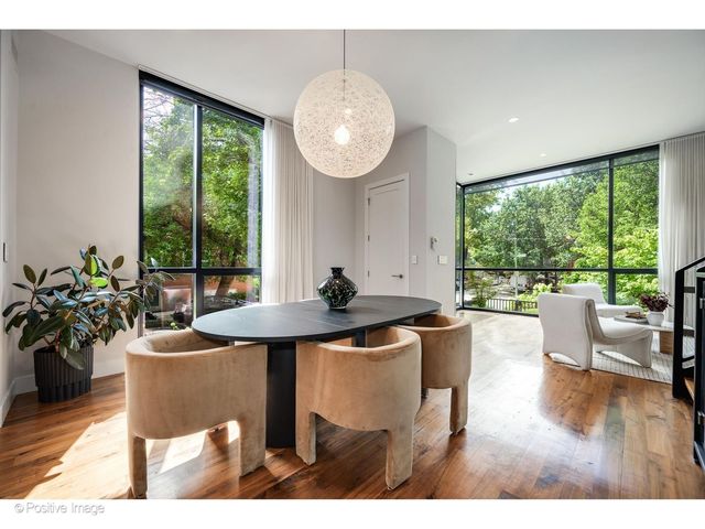 2029 N Hoyne Avenue, Chicago, IL 60647