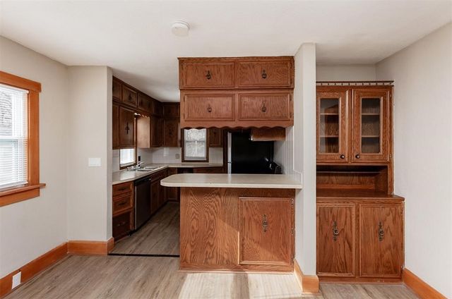 2004 E 33rd Street, Des Moines, IA 50317