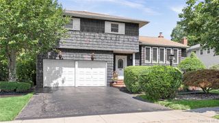 20 Acorn Lane, Plainview, NY 11803