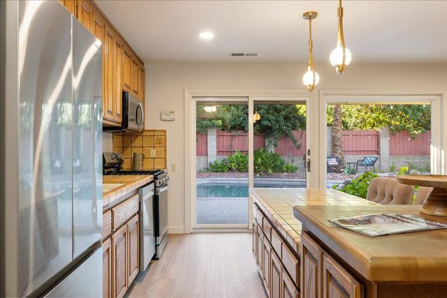 4129 Crondall Dr, Sacramento, CA 95864