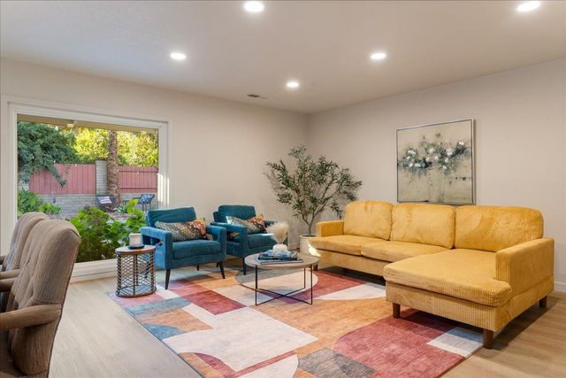 4129 Crondall Dr, Sacramento, CA 95864