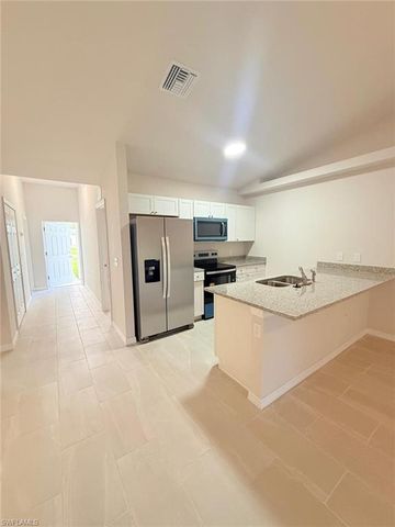 622 SE 7th ST, Cape Coral, FL 33990