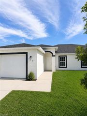 622 SE 7th ST, Cape Coral, FL 33990