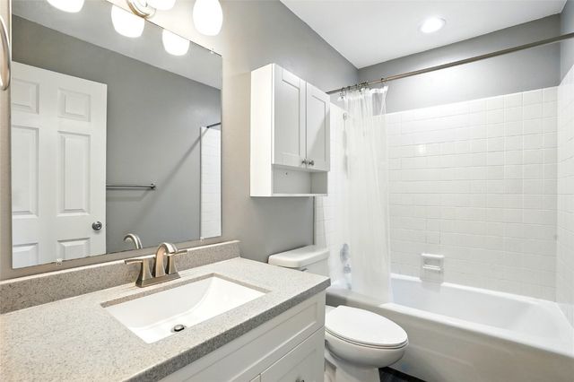 1759 Applewood Place, Cedar Rapids, IA 52402