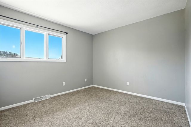 1759 Applewood Place, Cedar Rapids, IA 52402