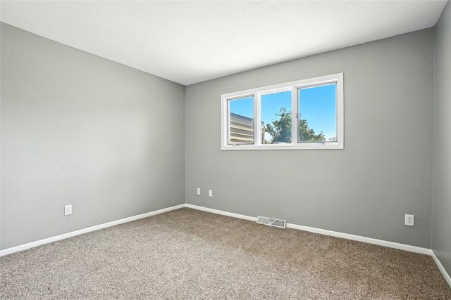 1759 Applewood Place, Cedar Rapids, IA 52402