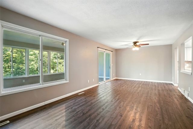 1759 Applewood Place, Cedar Rapids, IA 52402