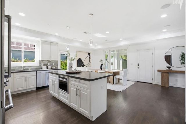 3717 Park Boulevard, Palo Alto, CA 94306