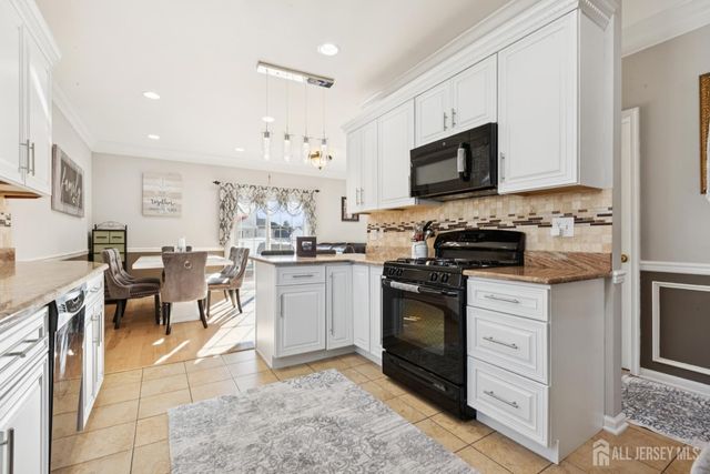 82 Tyndale Avenue, Monroe, NJ 08831