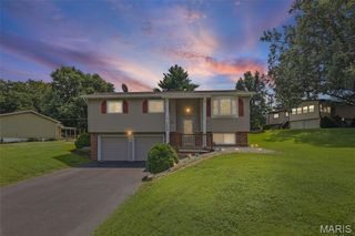 3609 Valley Drive, Godfrey, IL 62035