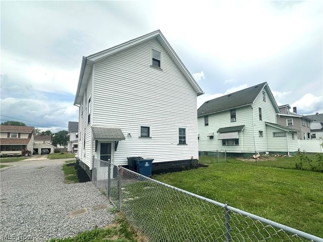 221 E 2nd Street, Girard, OH 44420