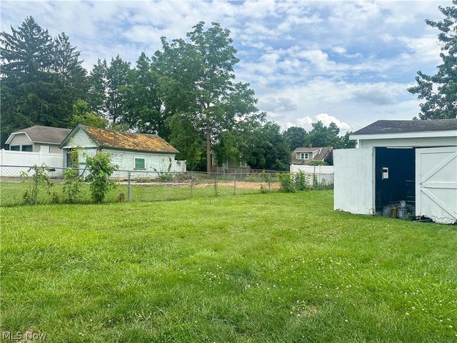 221 E 2nd Street, Girard, OH 44420