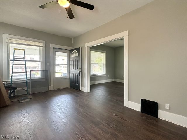 221 E 2nd Street, Girard, OH 44420