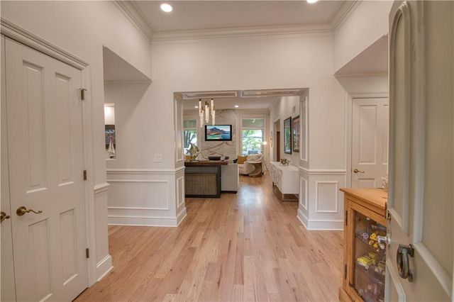68 Le Mans Court, Prairie Village, KS 66208