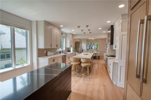 68 Le Mans Court, Prairie Village, KS 66208