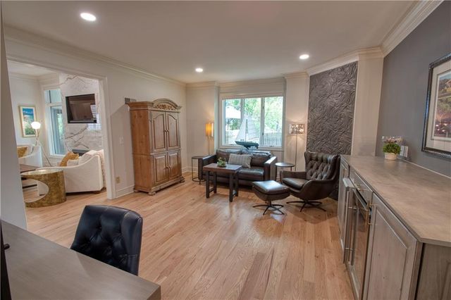 68 Le Mans Court, Prairie Village, KS 66208