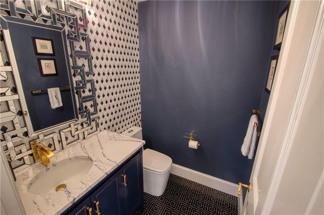 68 Le Mans Court, Prairie Village, KS 66208