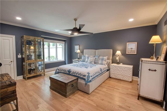 68 Le Mans Court, Prairie Village, KS 66208