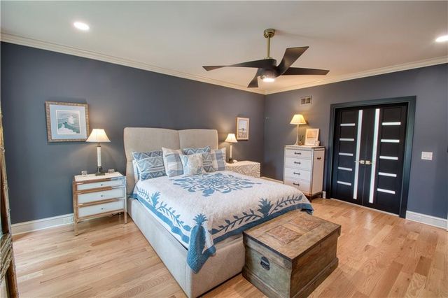 68 Le Mans Court, Prairie Village, KS 66208