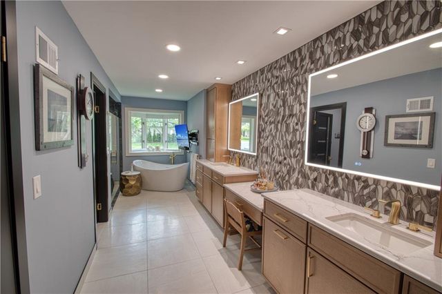 68 Le Mans Court, Prairie Village, KS 66208