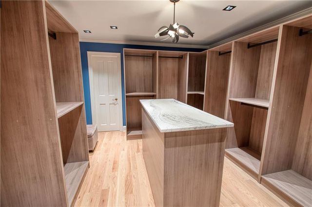 68 Le Mans Court, Prairie Village, KS 66208