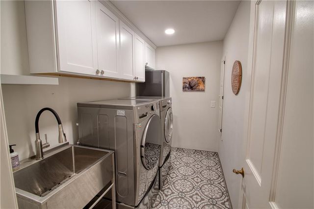 68 Le Mans Court, Prairie Village, KS 66208
