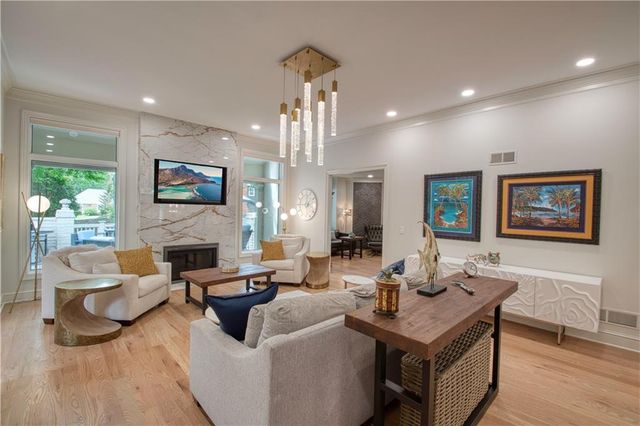 68 Le Mans Court, Prairie Village, KS 66208