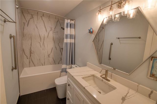 68 Le Mans Court, Prairie Village, KS 66208