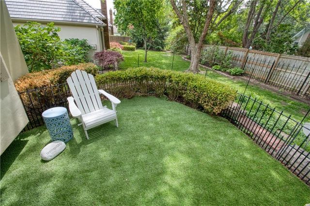 68 Le Mans Court, Prairie Village, KS 66208