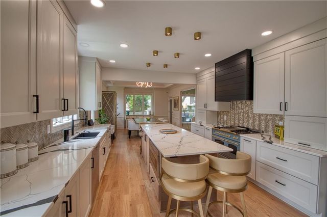68 Le Mans Court, Prairie Village, KS 66208