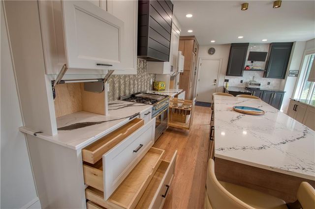 68 Le Mans Court, Prairie Village, KS 66208