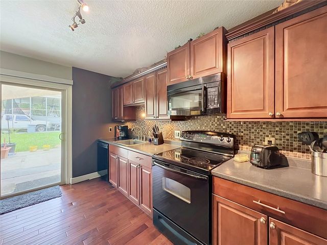 670 E STATE ROAD 46, Geneva, FL 32732